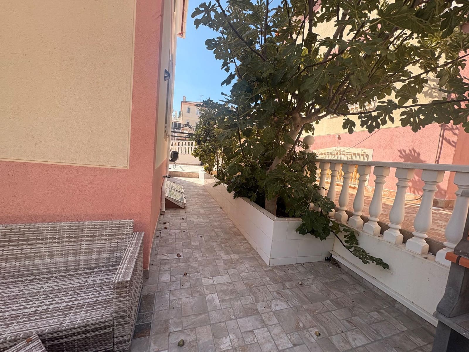 4 bedroom Villa for sale in Torrevieja with pool - € 320,000 (Ref: 8894266)