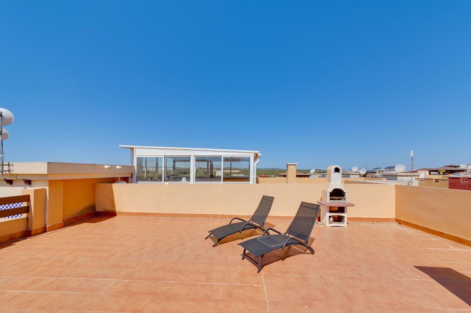 2 slaapkamer Flat voor vakantieverhuur in Los Altos met zwembad - € 700 (Ref: 8917933)