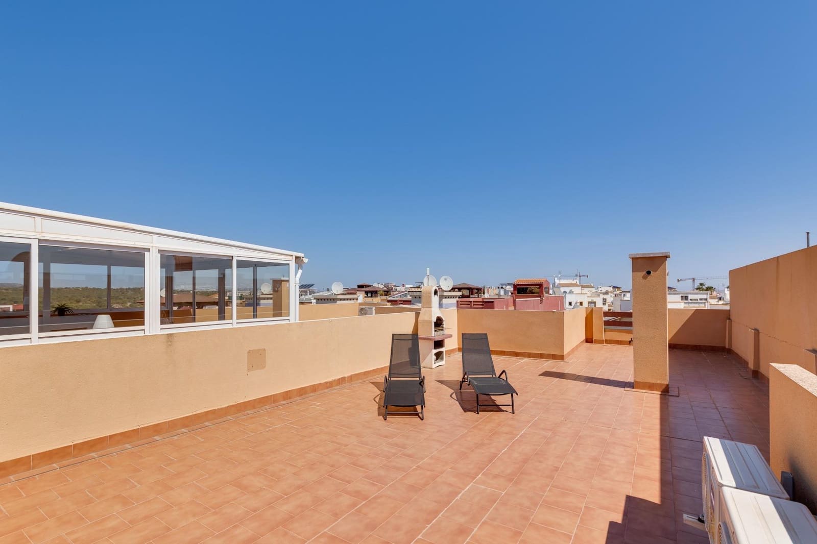 2 slaapkamer Flat voor vakantieverhuur in Los Altos met zwembad - € 700 (Ref: 8917933)