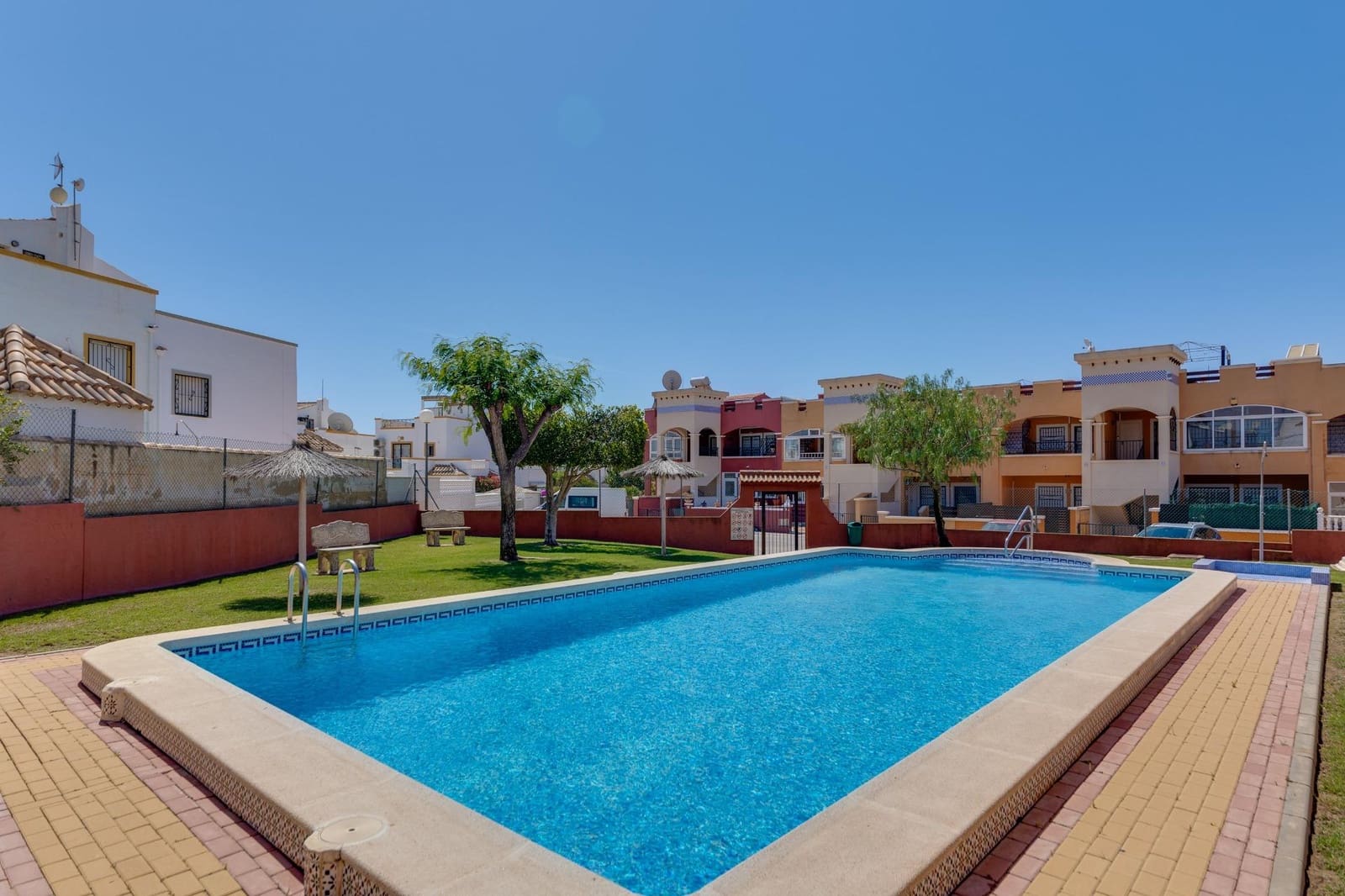 2 slaapkamer Flat voor vakantieverhuur in Los Altos met zwembad - € 700 (Ref: 8917933)