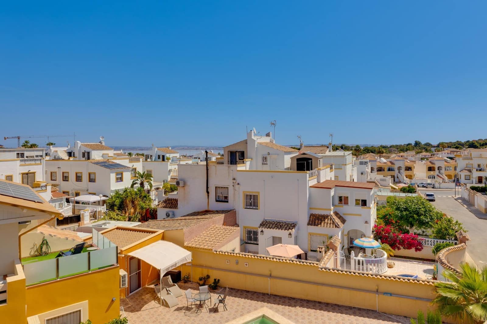 2 slaapkamer Flat voor vakantieverhuur in Los Altos met zwembad - € 700 (Ref: 8917933)