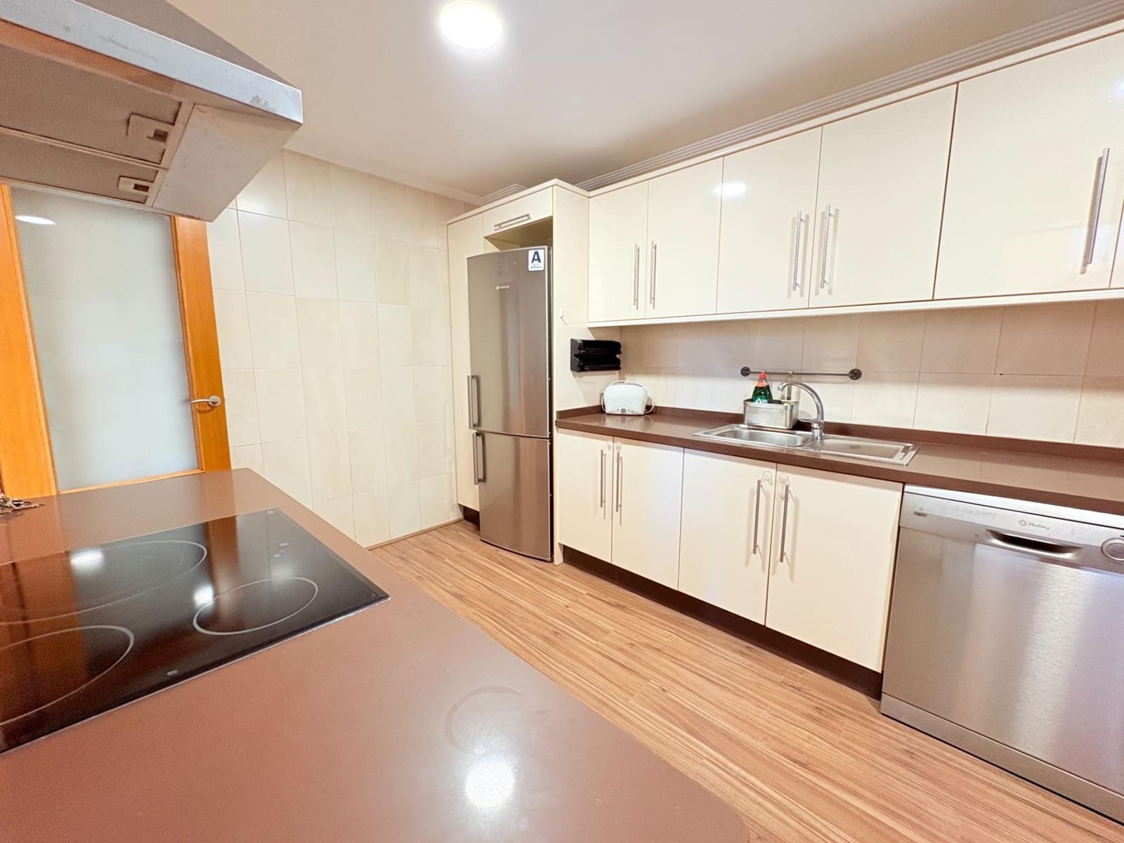 3 bedroom Flat for rent in Torrevieja with garage - € 1,100 (Ref: 9108600)