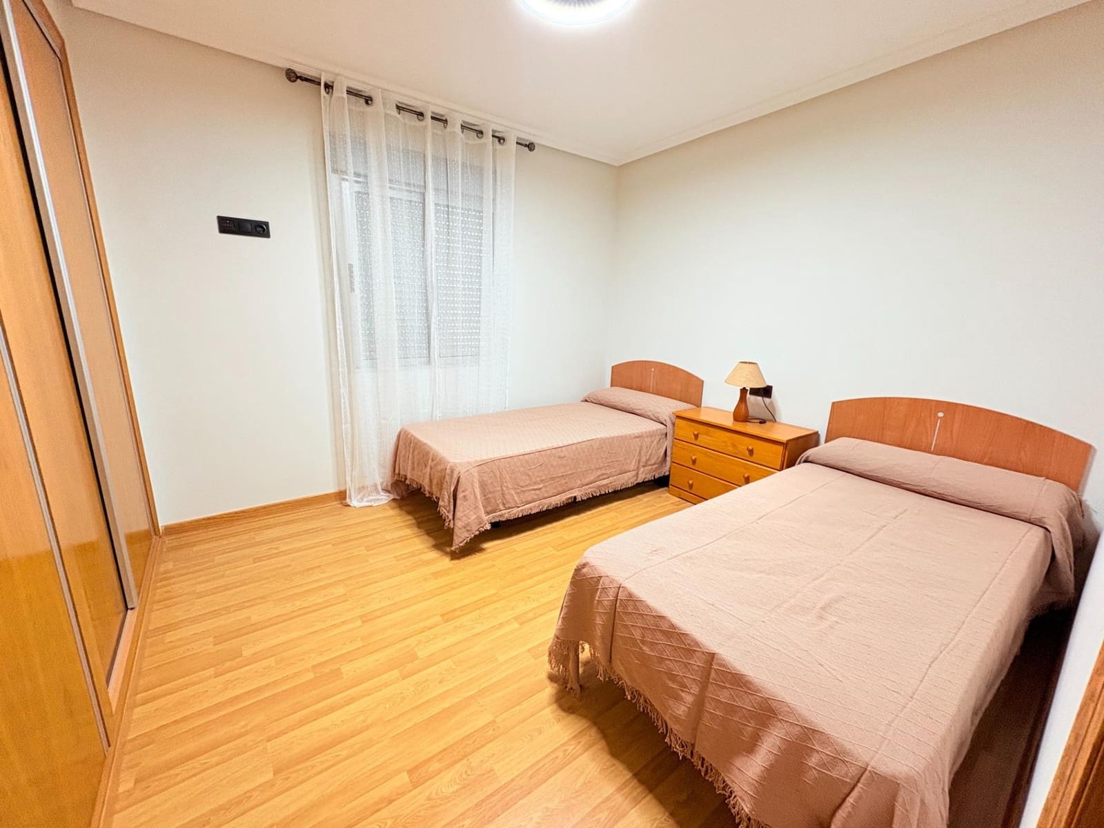 3 bedroom Flat for rent in Torrevieja with garage - € 1,100 (Ref: 9108600)