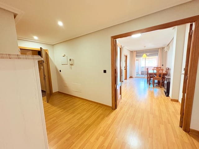 3 bedroom Flat for rent in Centro - Muelle Pesquero, Torrevieja with garage - € 1,100 (Ref: 9108600)