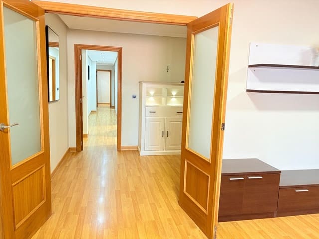 3 bedroom Flat for rent in Centro - Muelle Pesquero, Torrevieja with garage - € 1,100 (Ref: 9108600)