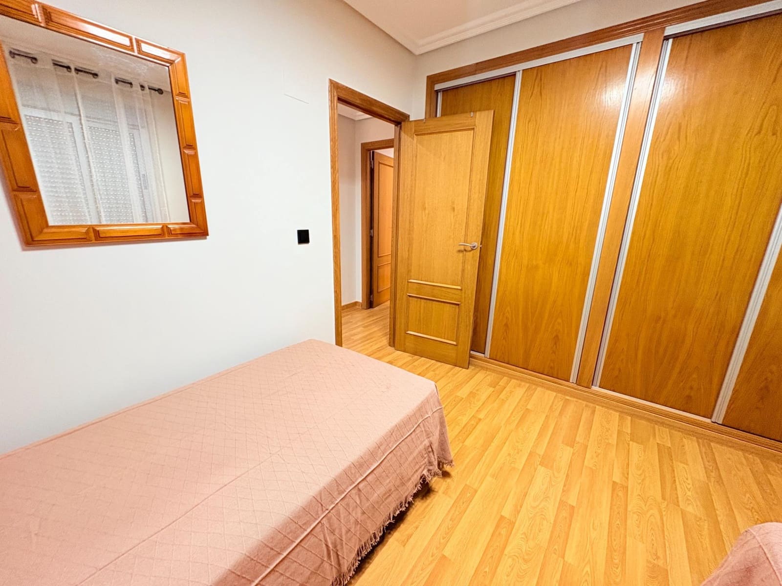 3 bedroom Flat for rent in Torrevieja with garage - € 1,100 (Ref: 9108600)