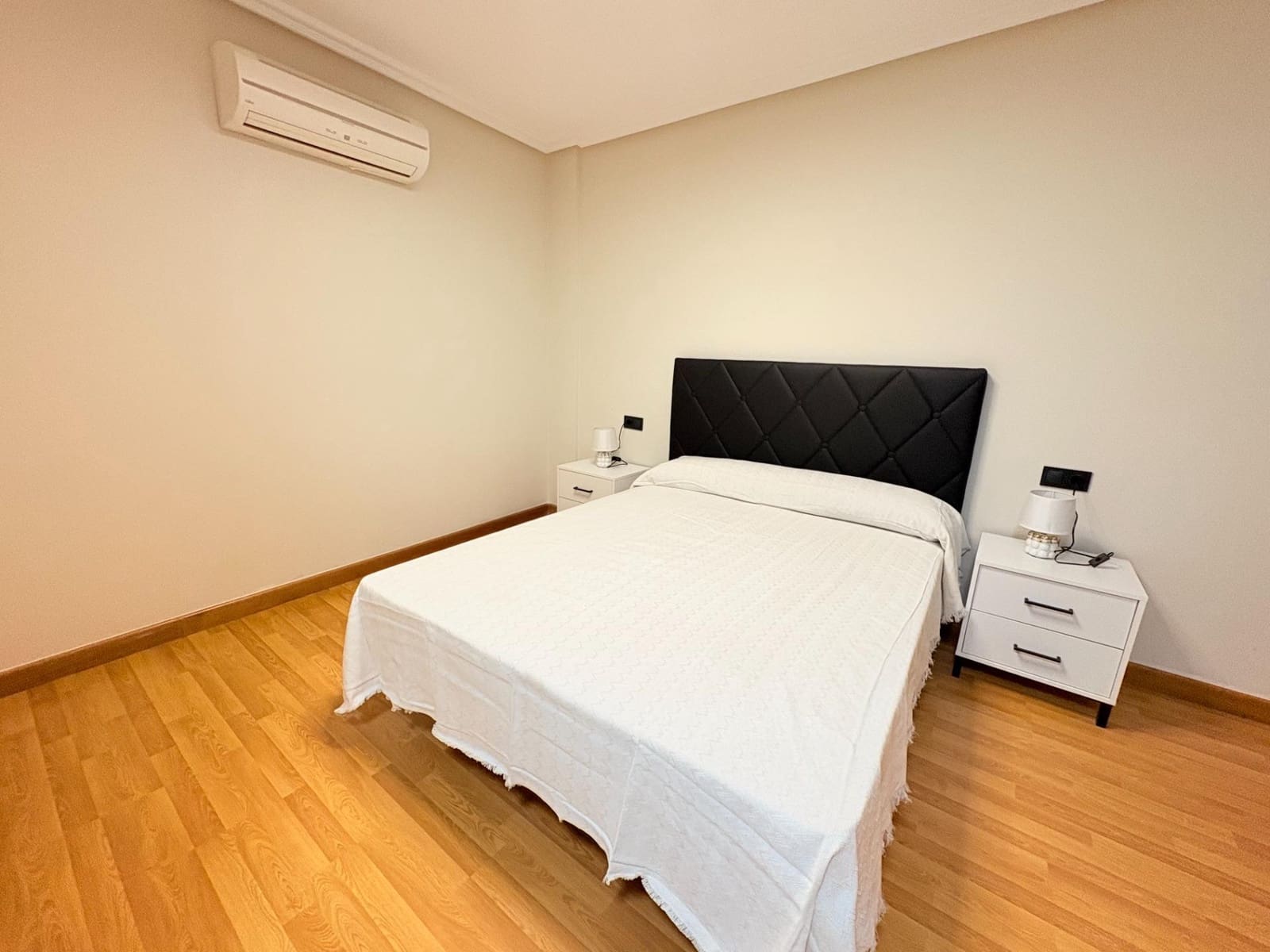 3 bedroom Flat for rent in Torrevieja with garage - € 1,100 (Ref: 9108600)