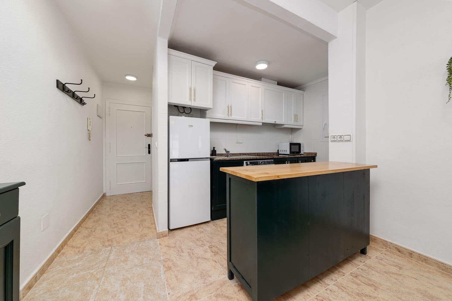 2 sypialnia Mieszkanie na kwatery wakacyjne w Torrevieja - 700 € (Ref: 9134324)