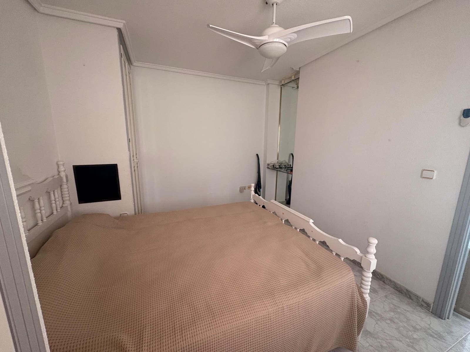 4 makuuhuone Huvila myytävänä paikassa Torrevieja mukana uima-altaan - 320 000 € (Ref: 9301008)