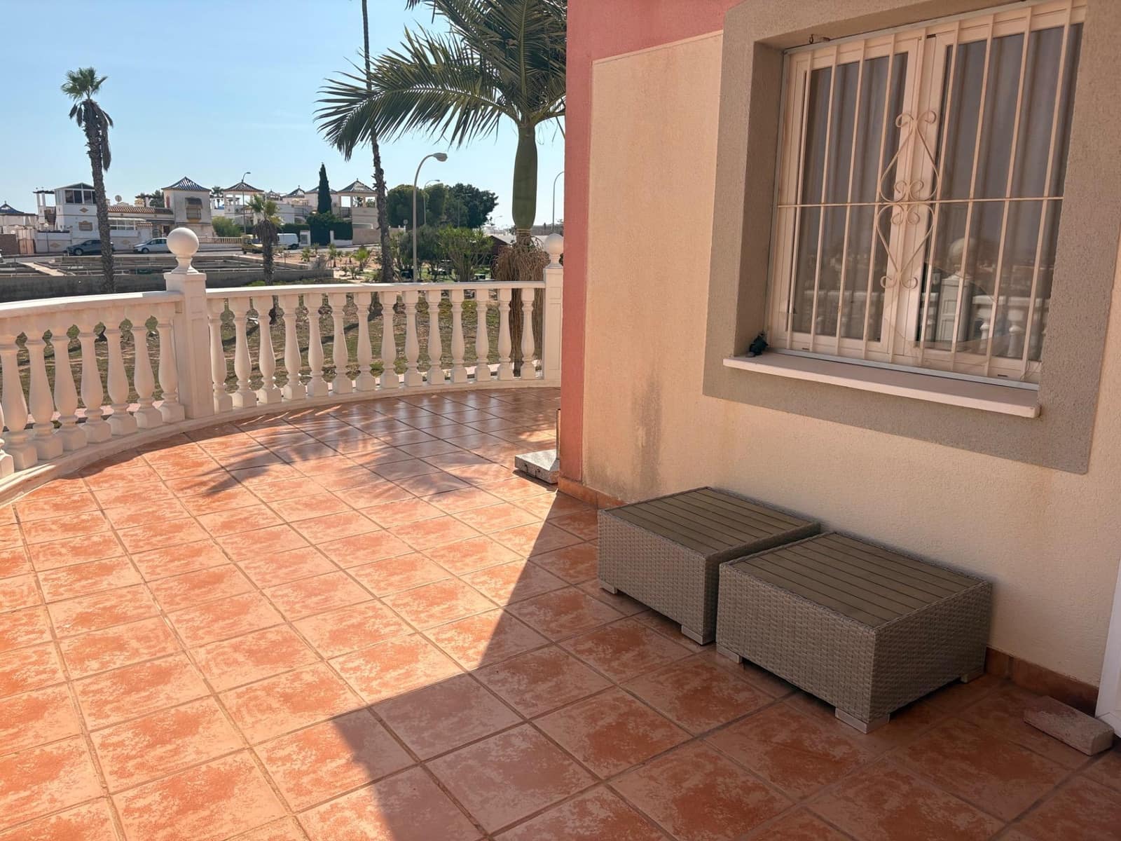 4 makuuhuone Huvila myytävänä paikassa Torrevieja mukana uima-altaan - 320 000 € (Ref: 9301008)