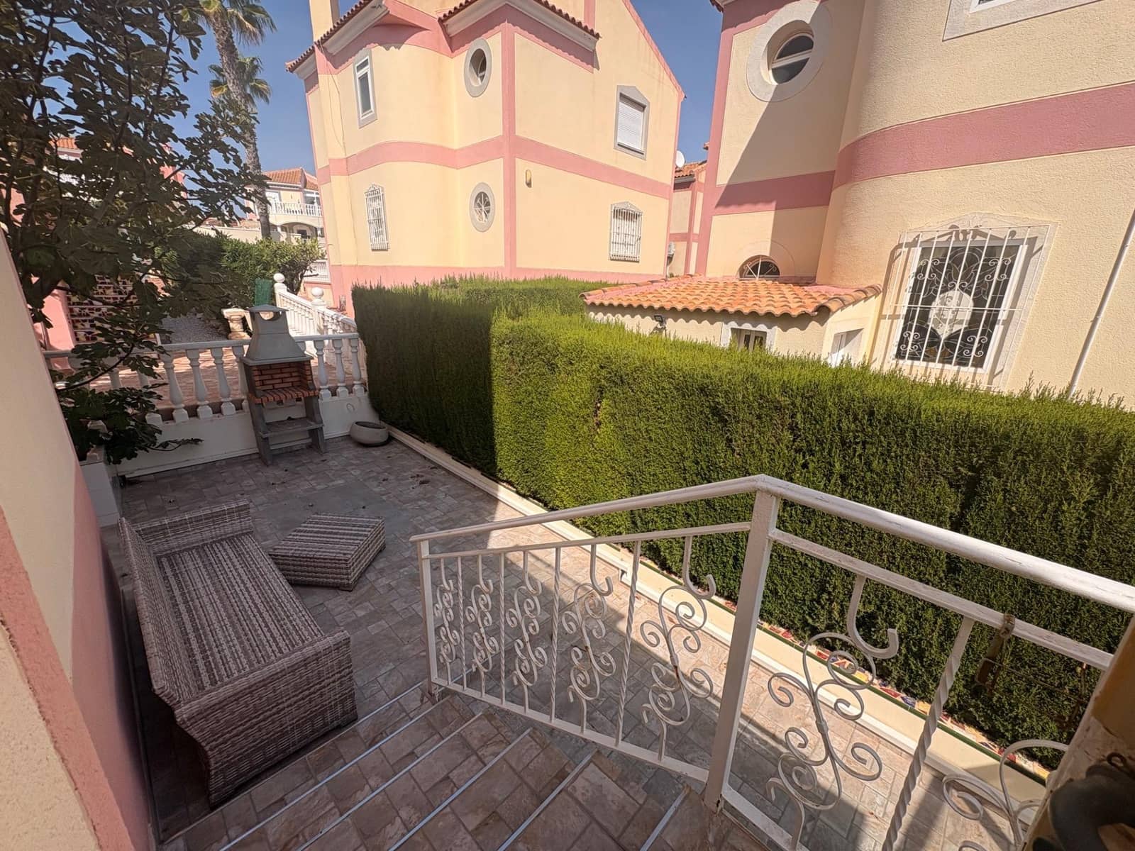 4 makuuhuone Huvila myytävänä paikassa Torrevieja mukana uima-altaan - 320 000 € (Ref: 9301008)