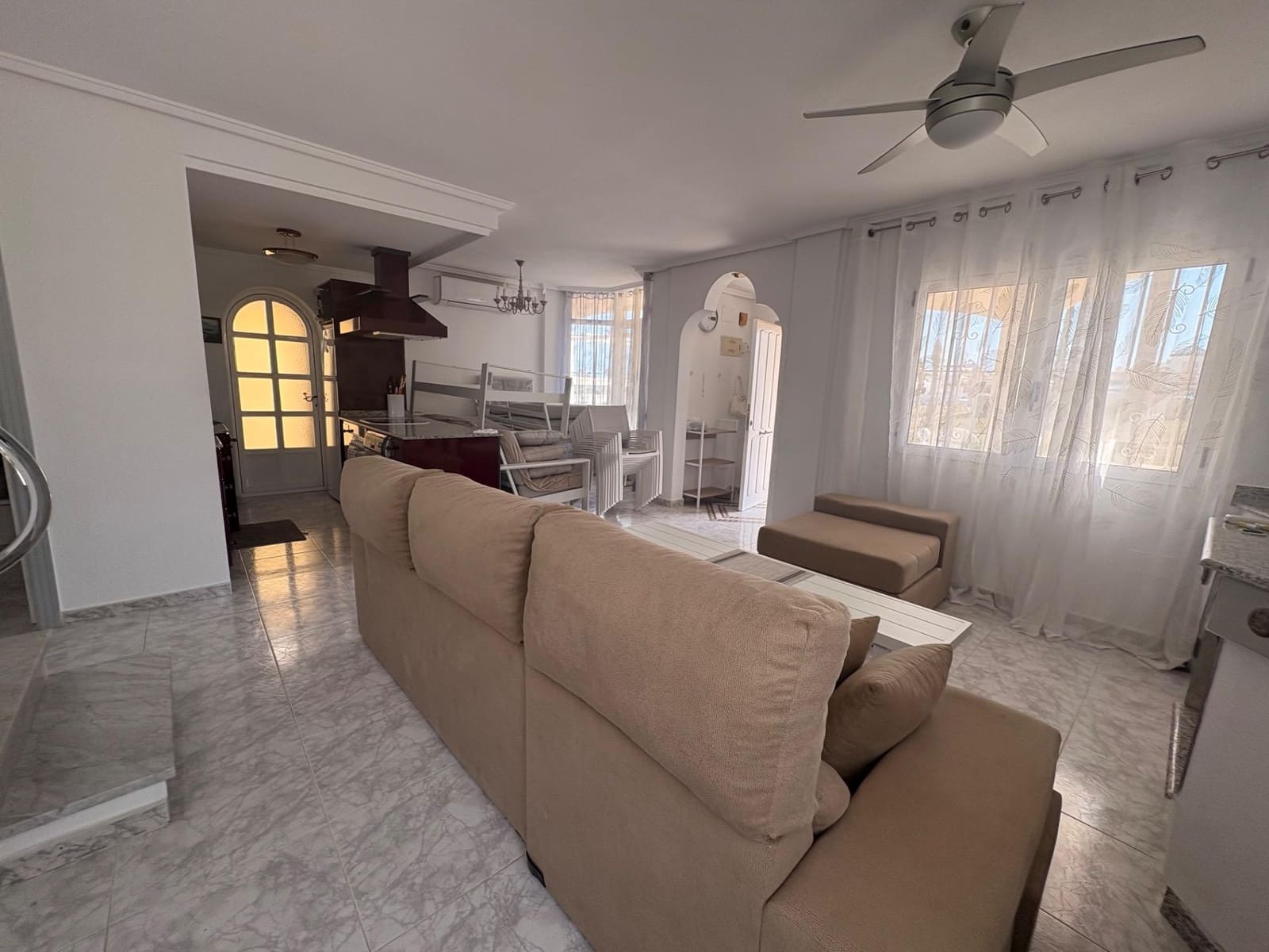 4 bedroom Villa for sale in Torrevieja with pool - € 320,000 (Ref: 9301008)