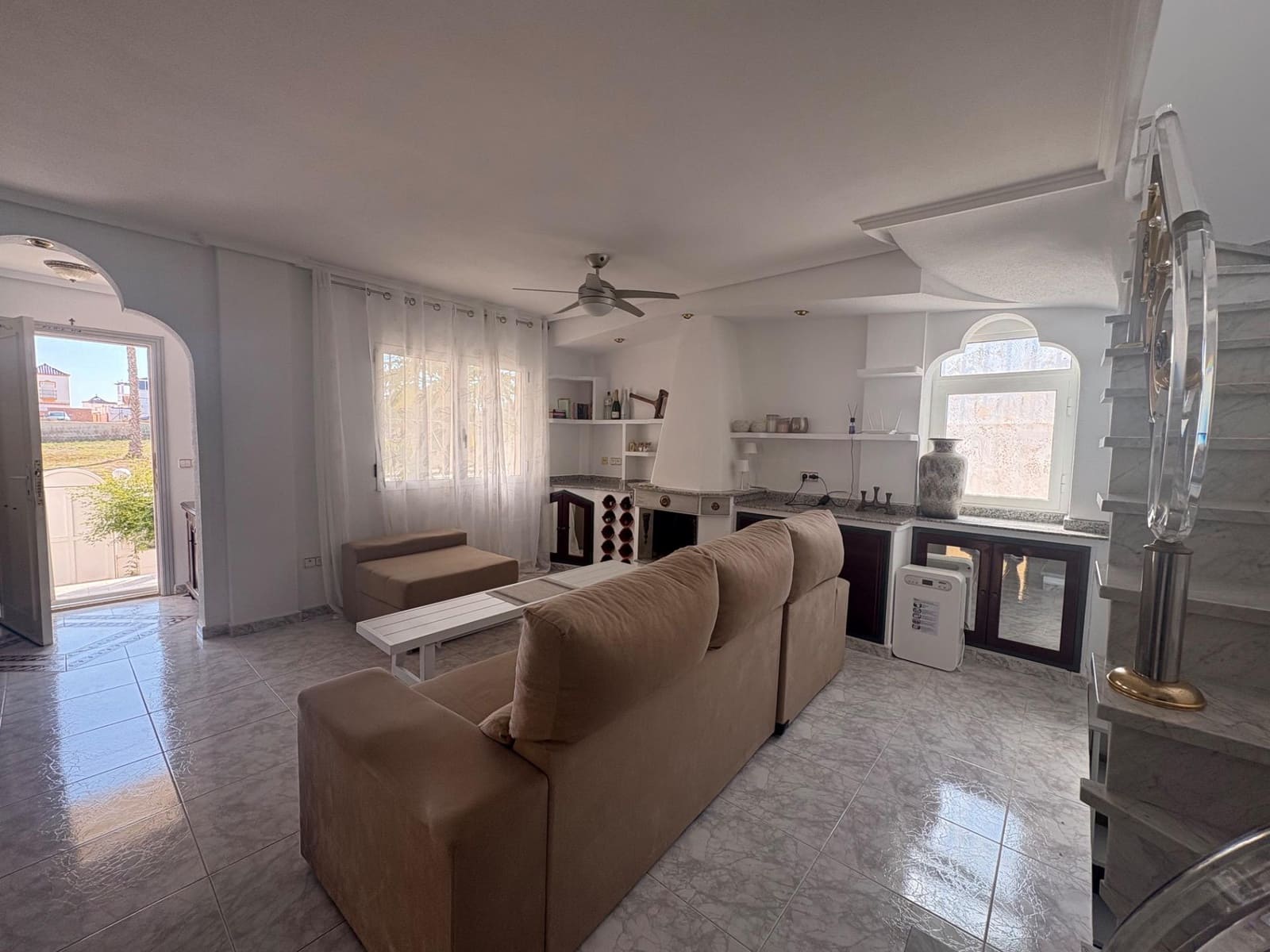 4 bedroom Villa for sale in Torrevieja with pool - € 320,000 (Ref: 9301008)