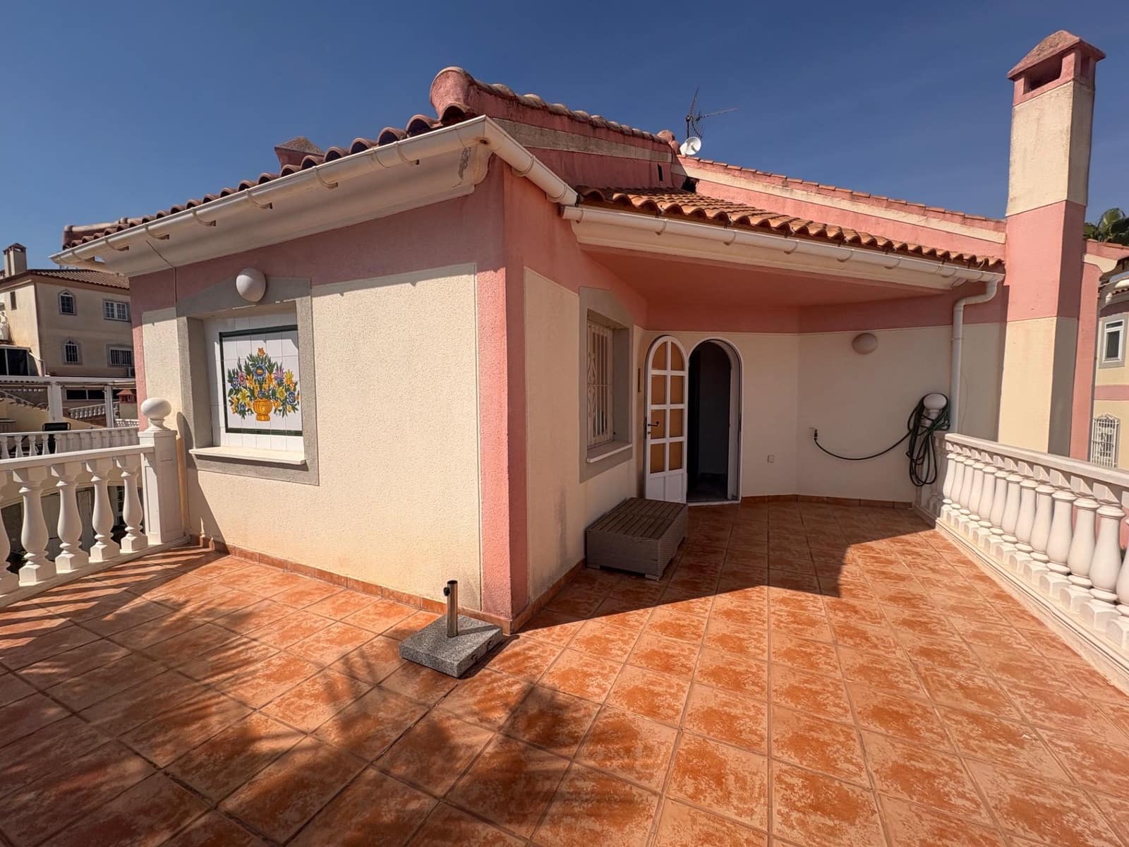 4 bedroom Villa for sale in Torrevieja with pool - € 320,000 (Ref: 9301008)