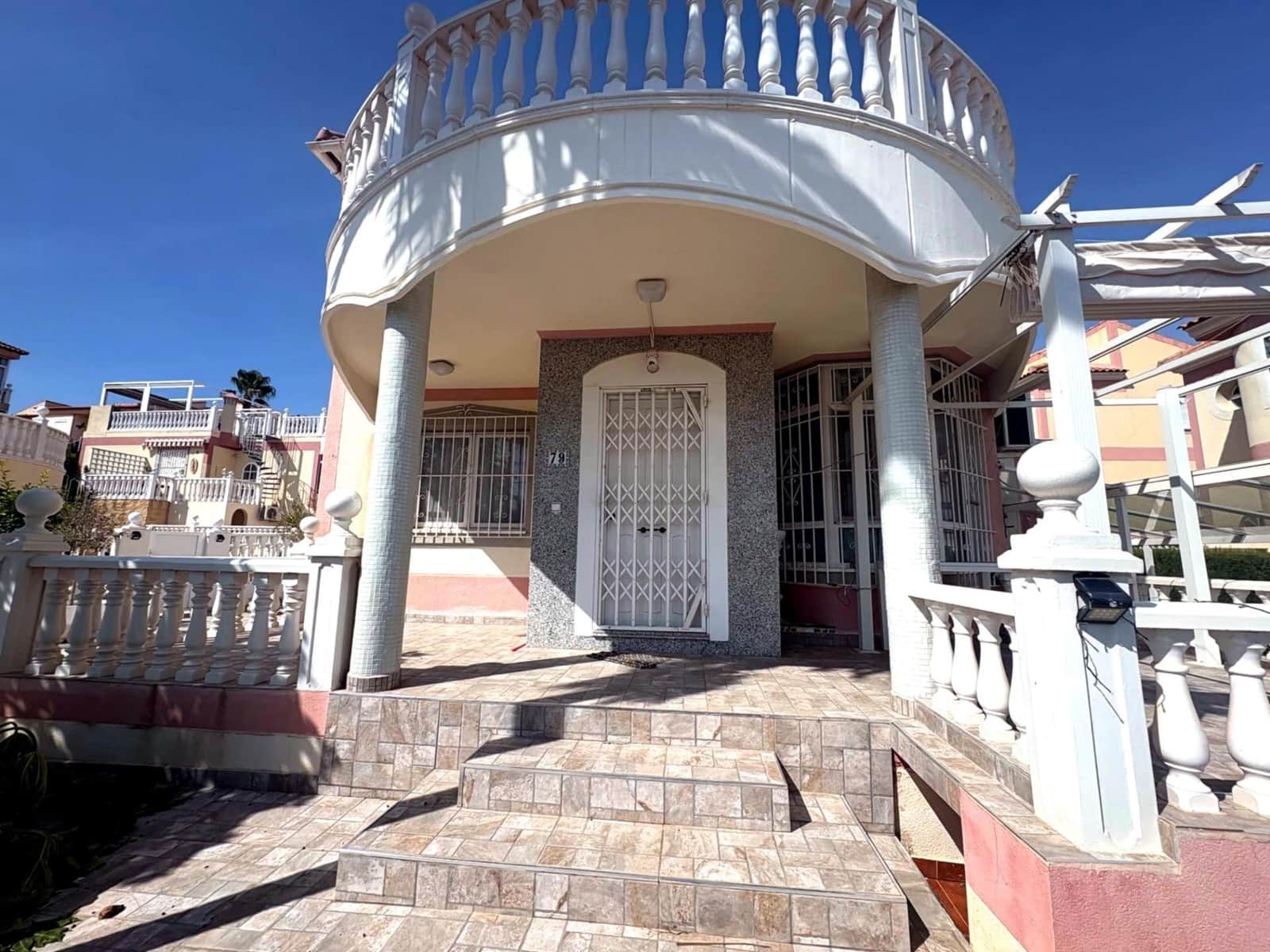 4 bedroom Villa for sale in Torrevieja with pool - € 320,000 (Ref: 9301008)
