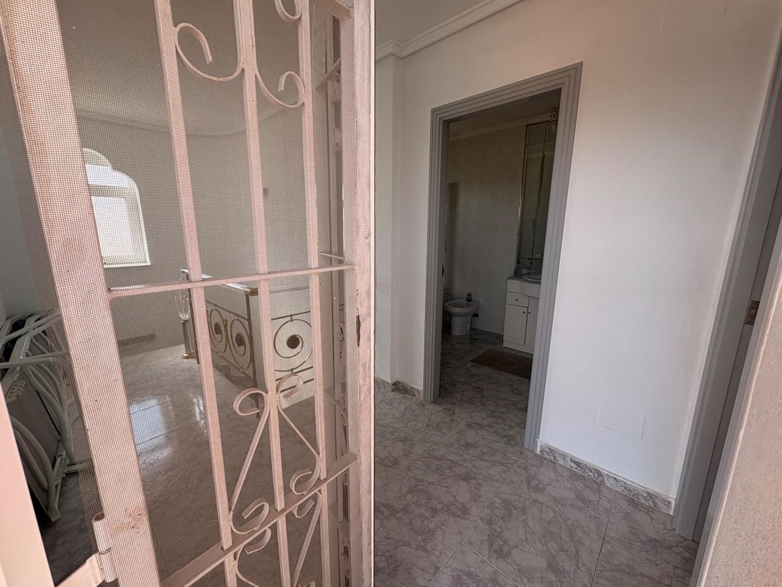 4 bedroom Villa for sale in Torrevieja with pool - € 320,000 (Ref: 9301008)