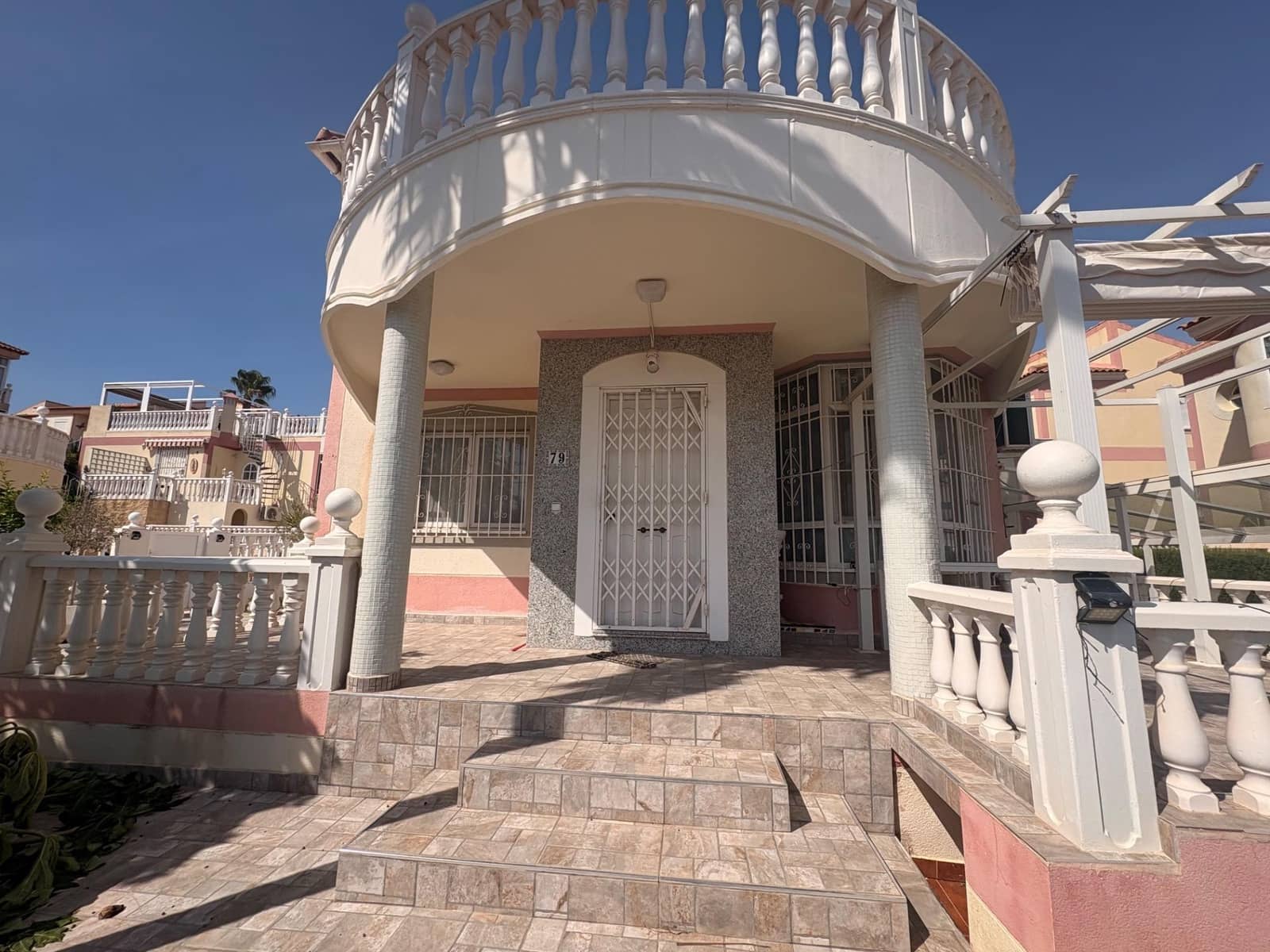 4 bedroom Villa for sale in Torrevieja with pool - € 320,000 (Ref: 9301008)