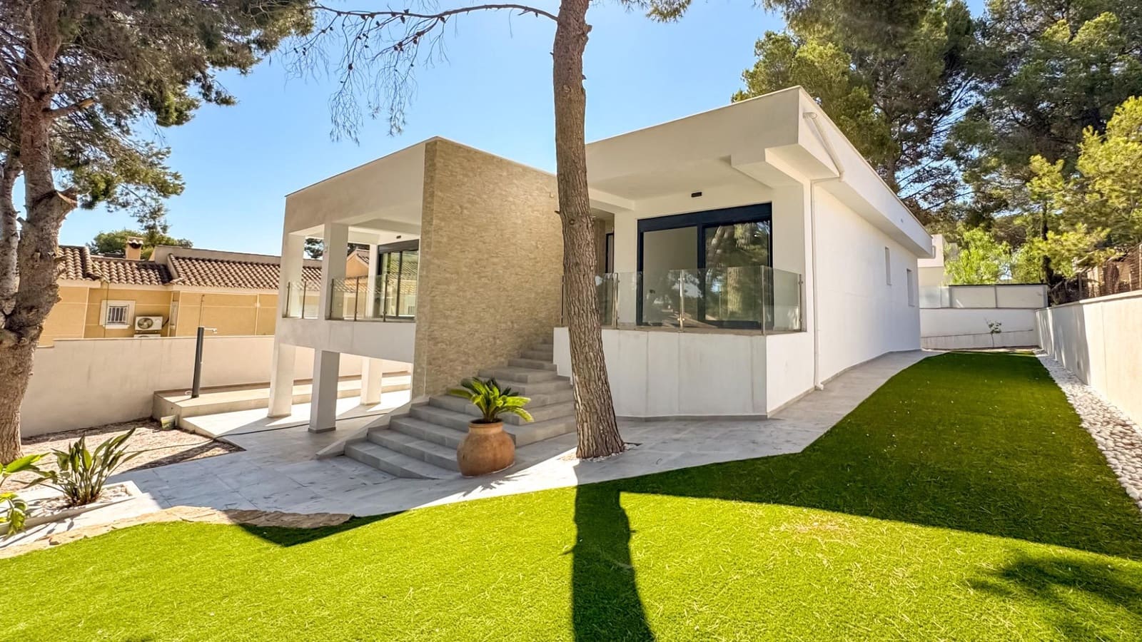 4 soverom Villa til salgs i La Siesta med svømmebasseng - € 995 000 (Ref: 9344729)