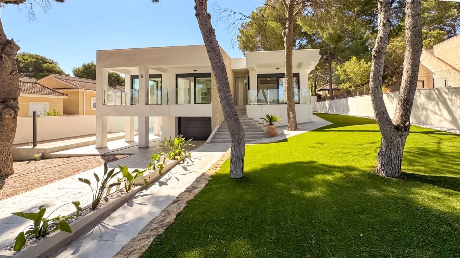 4 soverom Villa til salgs i La Siesta med svømmebasseng - € 995 000 (Ref: 9344729)