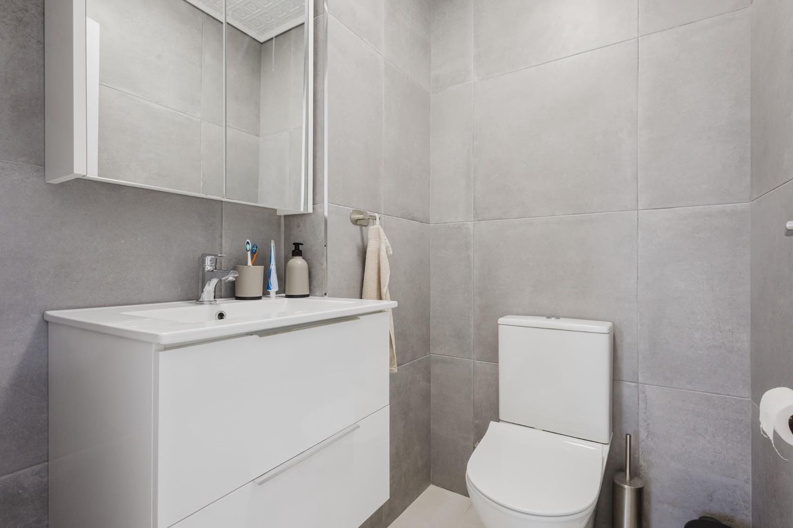 3 bedroom Apartment for sale in Torrevieja with pool - € 249,000 (Ref: 9344730)