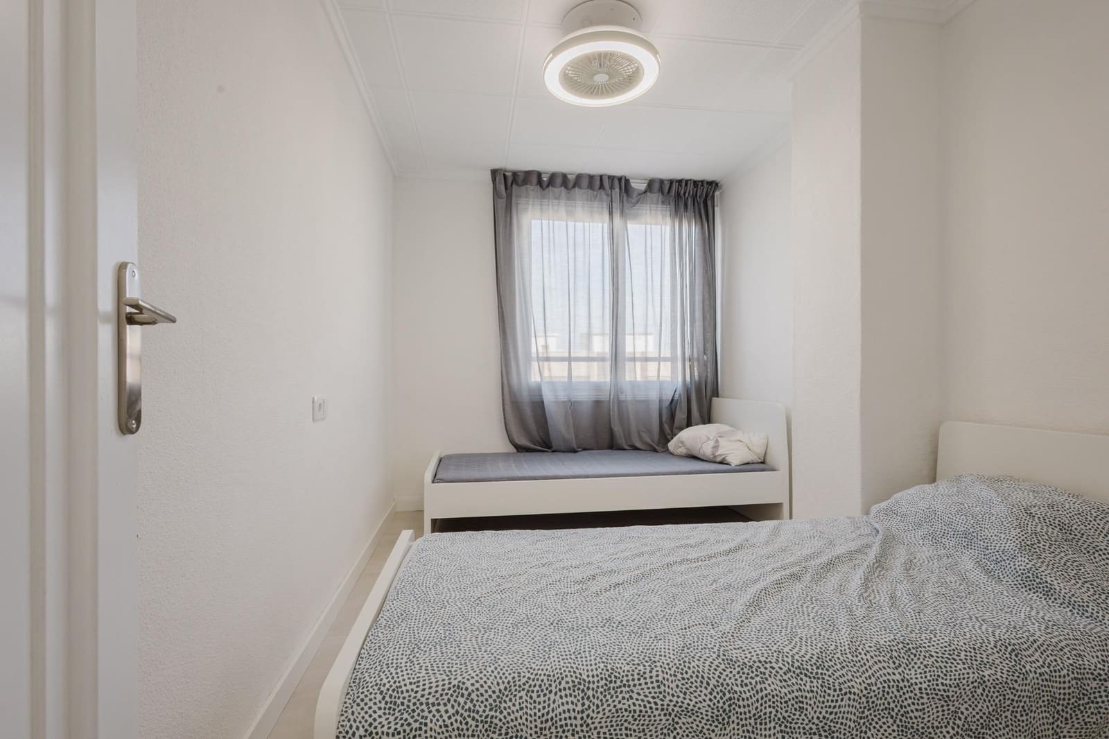 3 bedroom Apartment for sale in Torrevieja with pool - € 249,000 (Ref: 9344730)