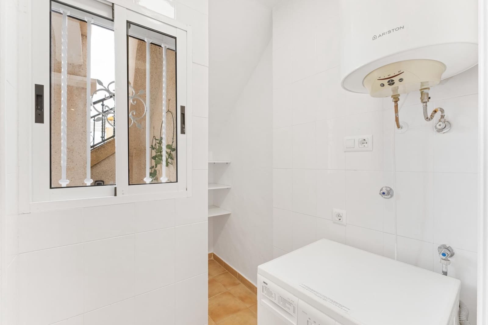 2 soverom Rekkehus til salgs i Orihuela Costa med svømmebasseng - € 197 000 (Ref: 9349507)