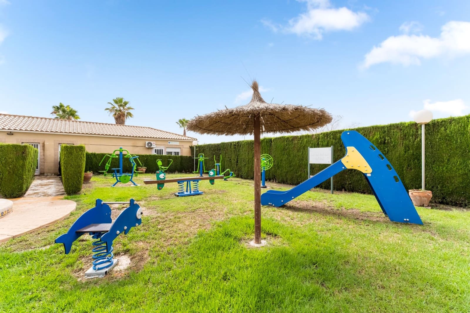 2 soverom Rekkehus til salgs i Orihuela Costa med svømmebasseng - € 197 000 (Ref: 9349507)