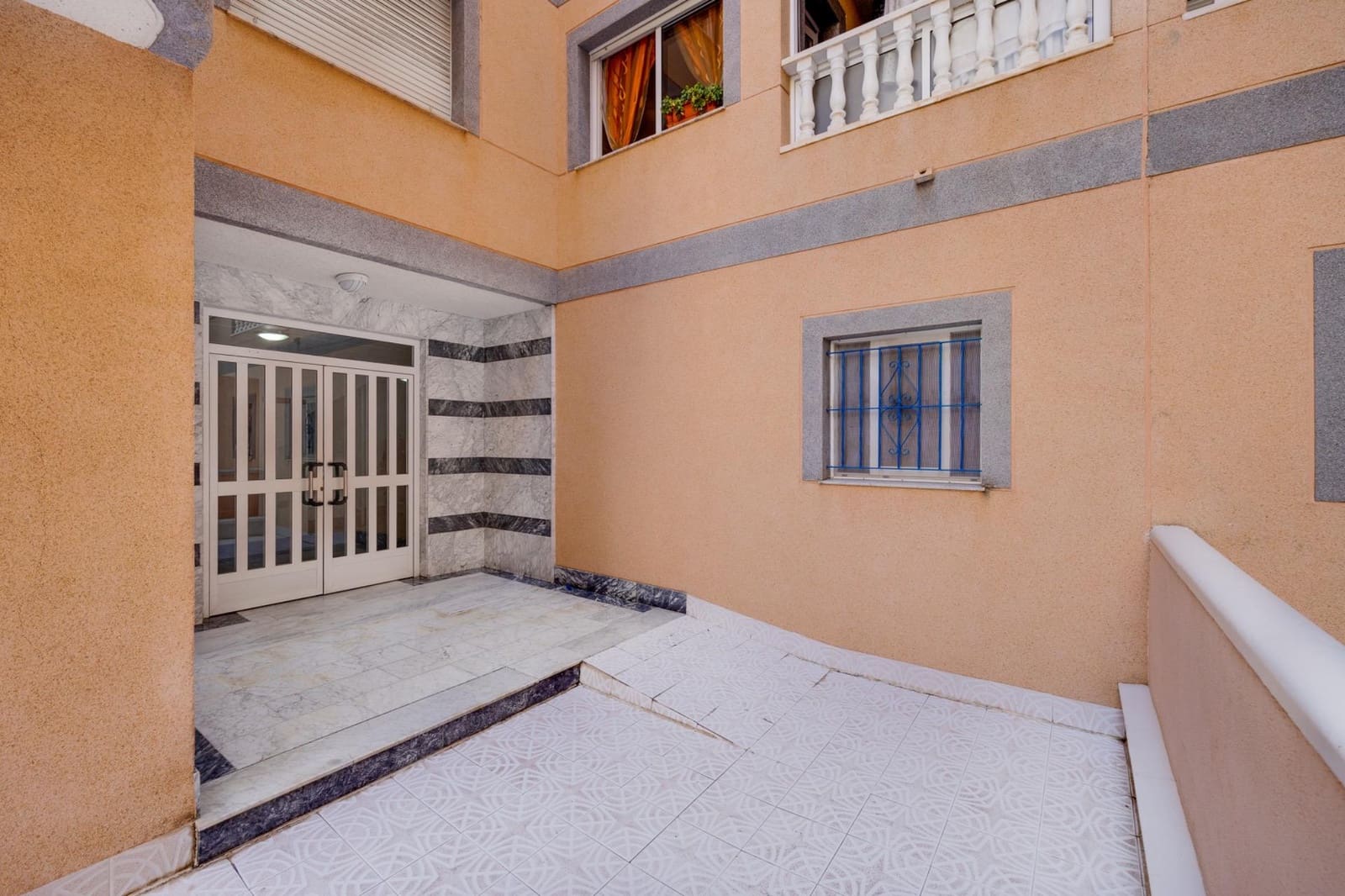 2 makuuhuone Huoneisto myytävänä paikassa Torrevieja - 120 000 € (Ref: 9414065)