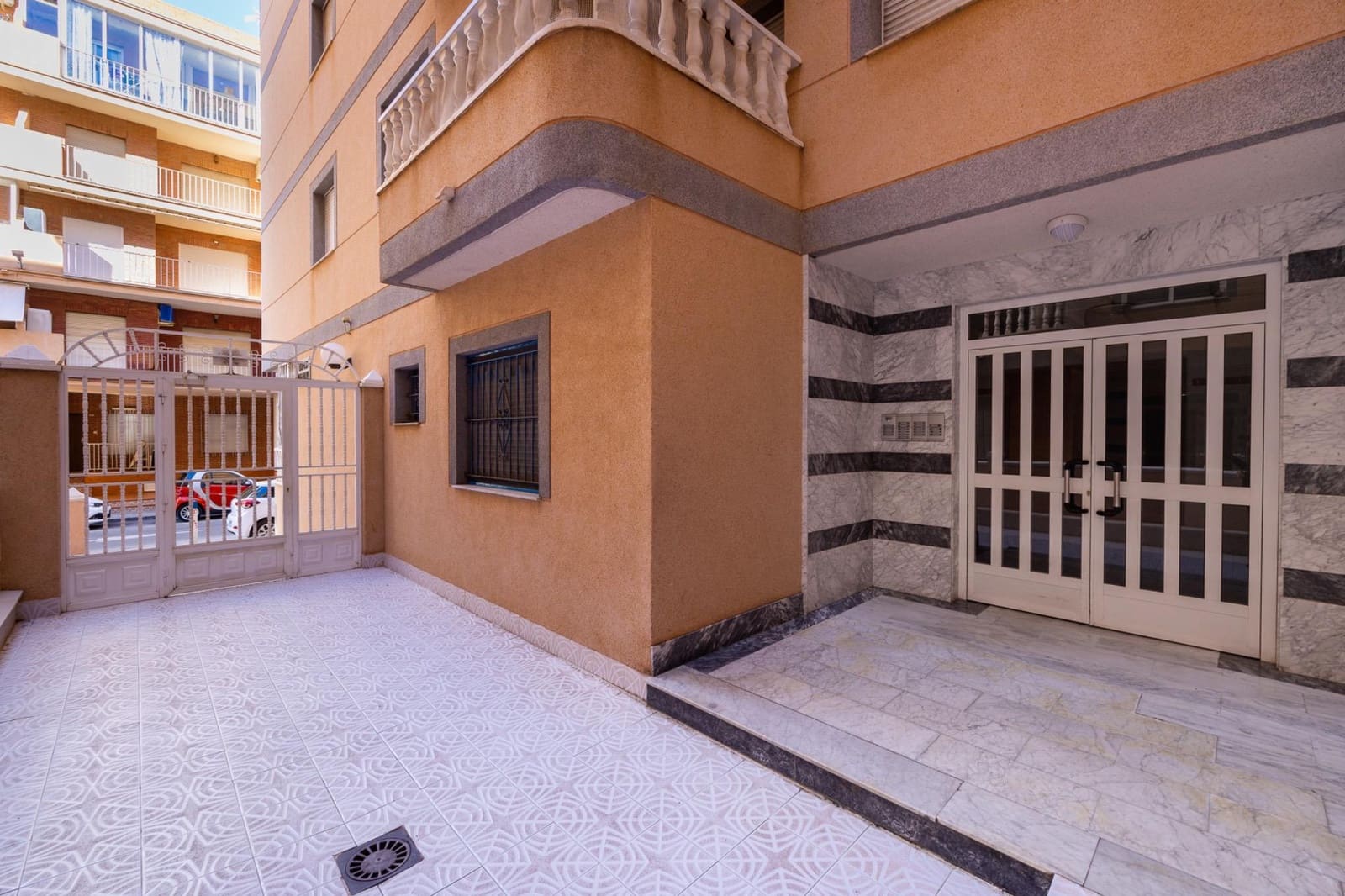 2 makuuhuone Huoneisto myytävänä paikassa Torrevieja - 120 000 € (Ref: 9414065)