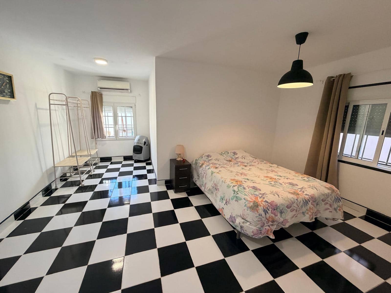 4 soveværelse Villa til salg i Torrevieja med swimmingpool garage - € 549.000 (Ref: 9551445)