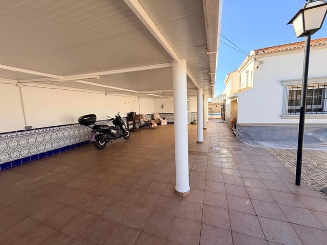 Chalet de 4 habitaciones en El Chaparral - La Siesta - La Torreta, Torrevieja en venta con piscina garaje - 549.000 € (Ref: 9551445)
