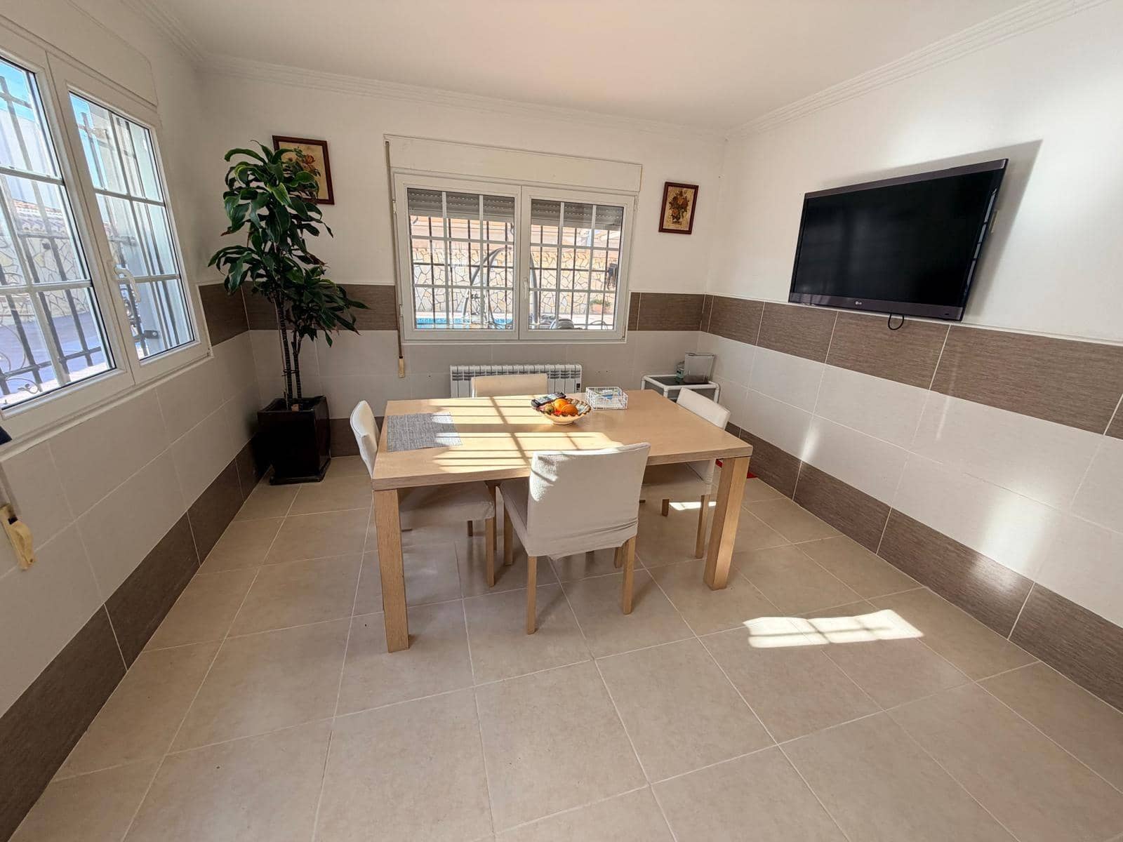 4 soveværelse Villa til salg i Torrevieja med swimmingpool garage - € 549.000 (Ref: 9551445)