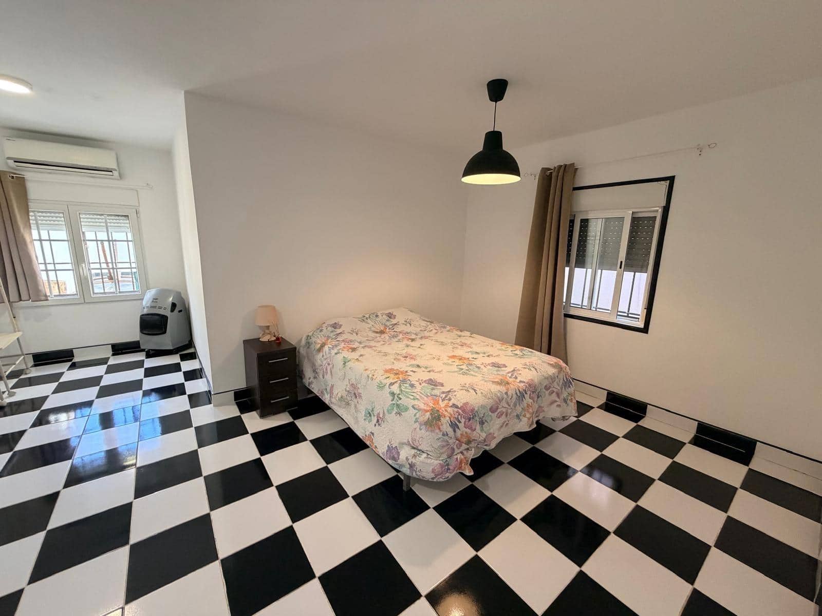 4 soveværelse Villa til salg i Torrevieja med swimmingpool garage - € 549.000 (Ref: 9551445)