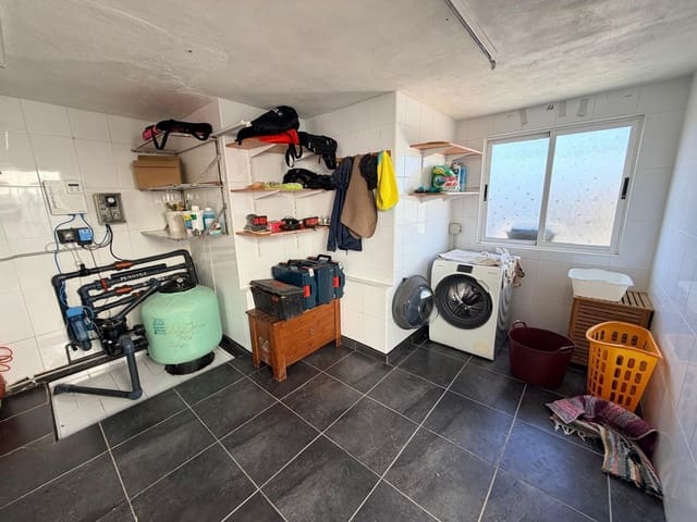 Chalet de 4 habitaciones en El Chaparral - La Siesta - La Torreta, Torrevieja en venta con piscina garaje - 549.000 € (Ref: 9551445)