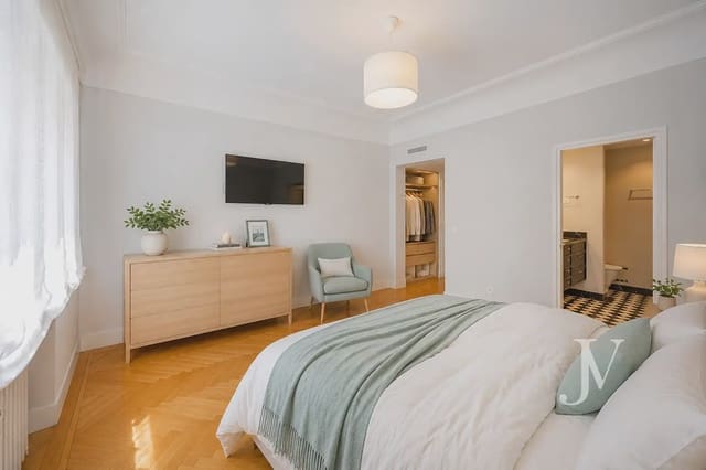 Piso de 4 habitaciones en Argüelles, Madrid ciudad en venta con garaje - 2.100.000 € (Ref: 10021814)