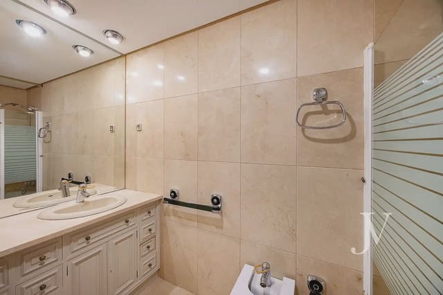 4 slaapkamer Flat te koop in Fuentelareina, Madrid stad met zwembad garage - € 898.000 (Ref: 9965600)