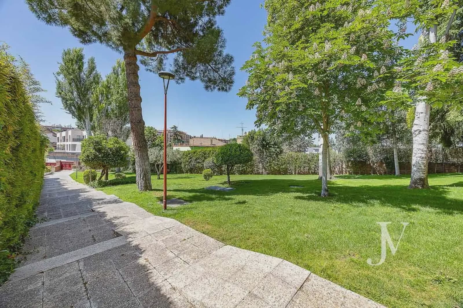 4 slaapkamer Flat te koop in Madrid stad met zwembad garage - € 898.000 (Ref: 9965600)