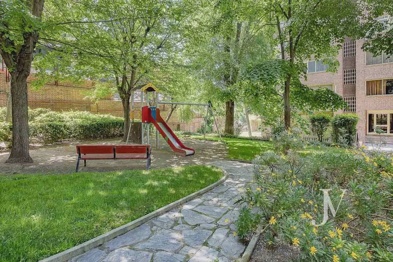 4 slaapkamer Flat te koop in Madrid stad met zwembad garage - € 898.000 (Ref: 9965600)