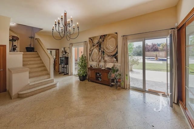 5 soverom Villa til salgs i San Sebastián de los Reyes med svømmebasseng garasje - € 2 550 000 (Ref: 9965601)