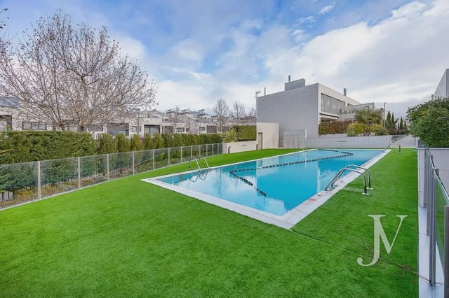 6 bedroom Semi-detached Villa for sale in La Moraleja, Alcobendas with pool garage - € 2,350,000 (Ref: 9965605)