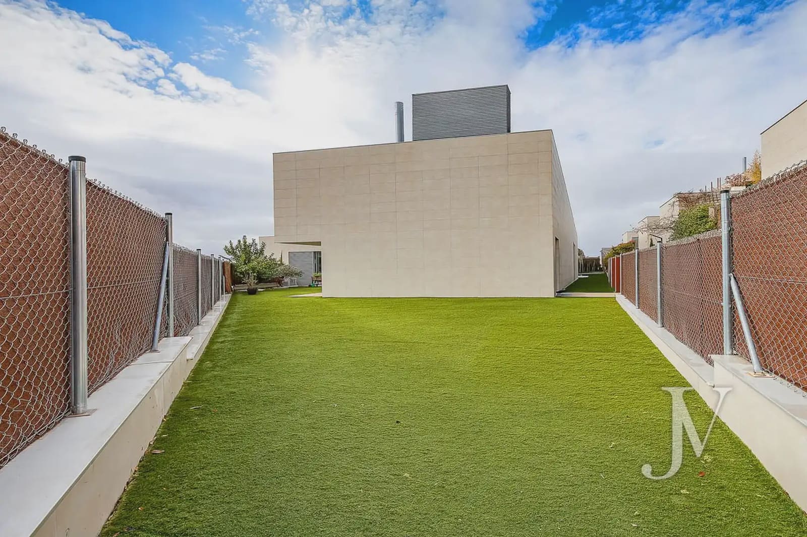 6 bedroom Semi-detached Villa for sale in La Moraleja with pool garage - € 2,350,000 (Ref: 9965605)
