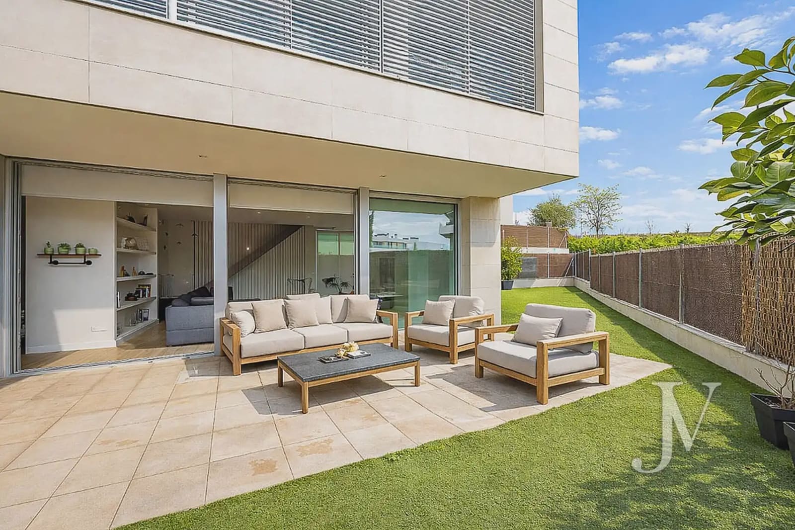 6 bedroom Semi-detached Villa for sale in La Moraleja with pool garage - € 2,350,000 (Ref: 9965605)