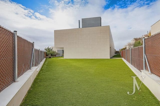 6 bedroom Semi-detached Villa for sale in La Moraleja, Alcobendas with pool garage - € 2,350,000 (Ref: 9965605)