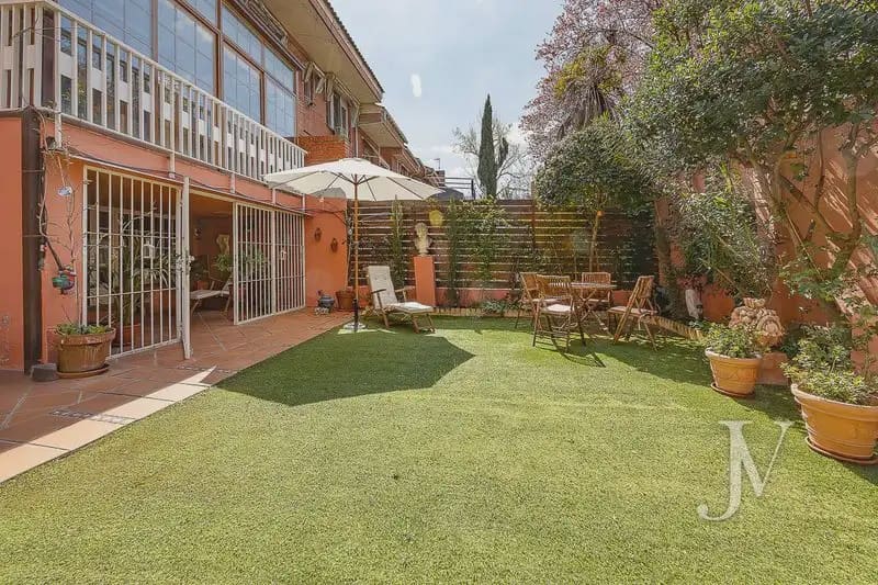 4 bedroom Terraced Villa for sale in Madrid city with garage - € 1,440,000 (Ref: 9965606)