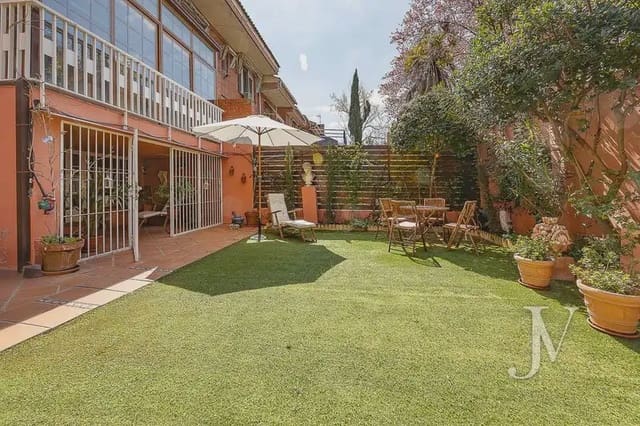 4 sypialnia Dom szeregowy na sprzedaż w Aravaca, Miasto Madryt z garażem - 1 440 000 € (Ref: 9965606)