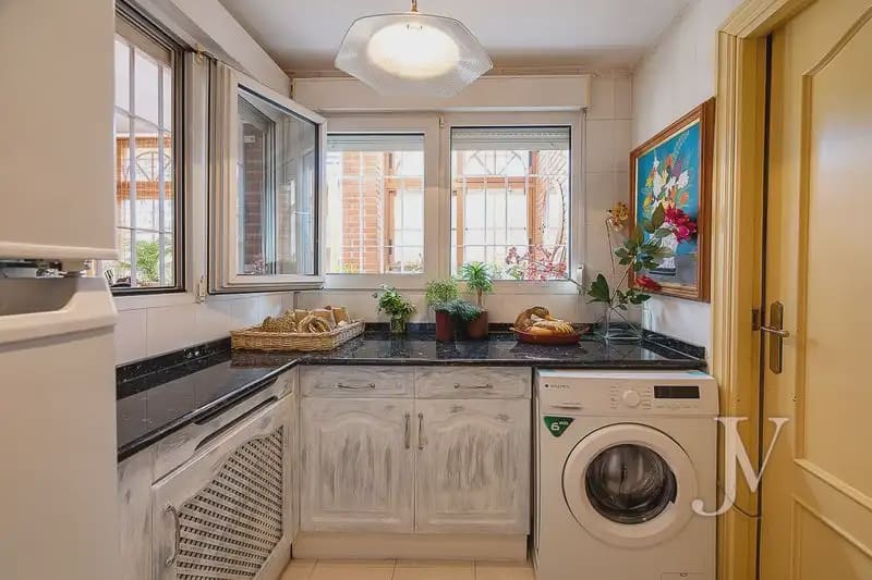 4 bedroom Terraced Villa for sale in Madrid city with garage - € 1,440,000 (Ref: 9965606)