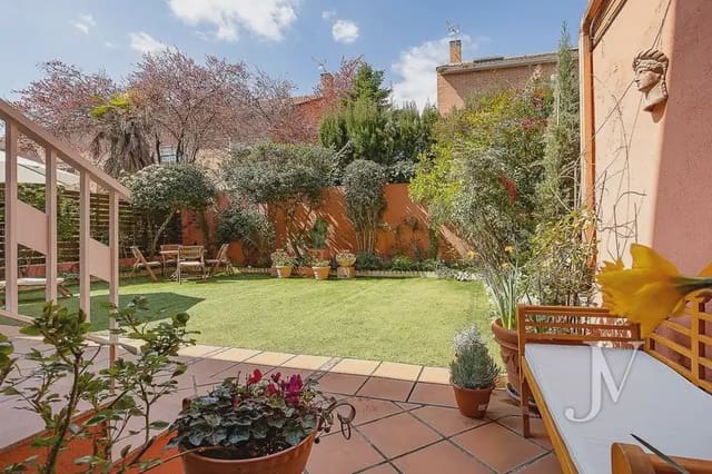 4 sypialnia Dom szeregowy na sprzedaż w Aravaca, Miasto Madryt z garażem - 1 440 000 € (Ref: 9965606)