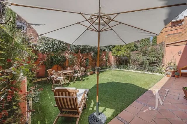 4 sypialnia Dom szeregowy na sprzedaż w Aravaca, Miasto Madryt z garażem - 1 440 000 € (Ref: 9965606)