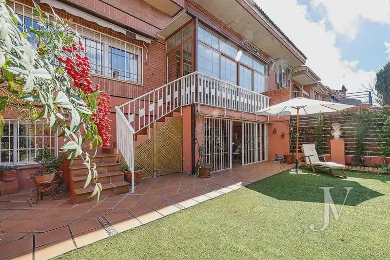 4 bedroom Terraced Villa for sale in Madrid city with garage - € 1,440,000 (Ref: 9965606)