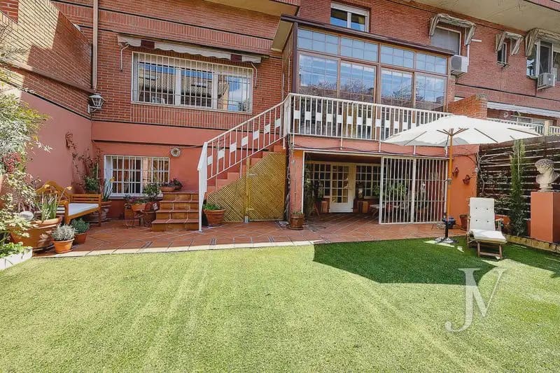 4 bedroom Terraced Villa for sale in Madrid city with garage - € 1,440,000 (Ref: 9965606)